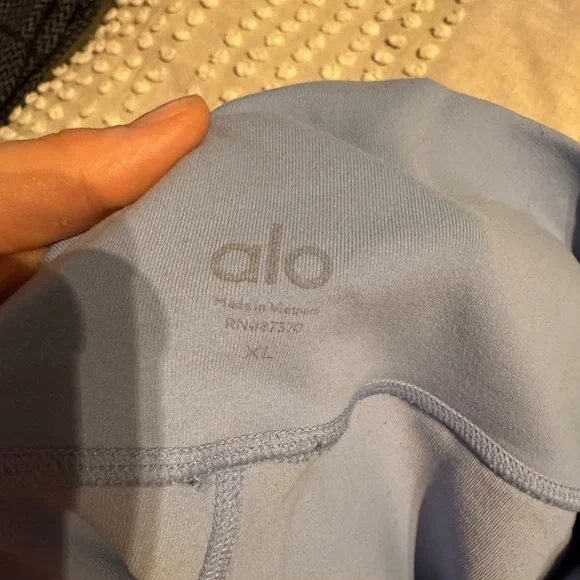 ALO Yoga Light Blue Leggings - Picture 3 of 3